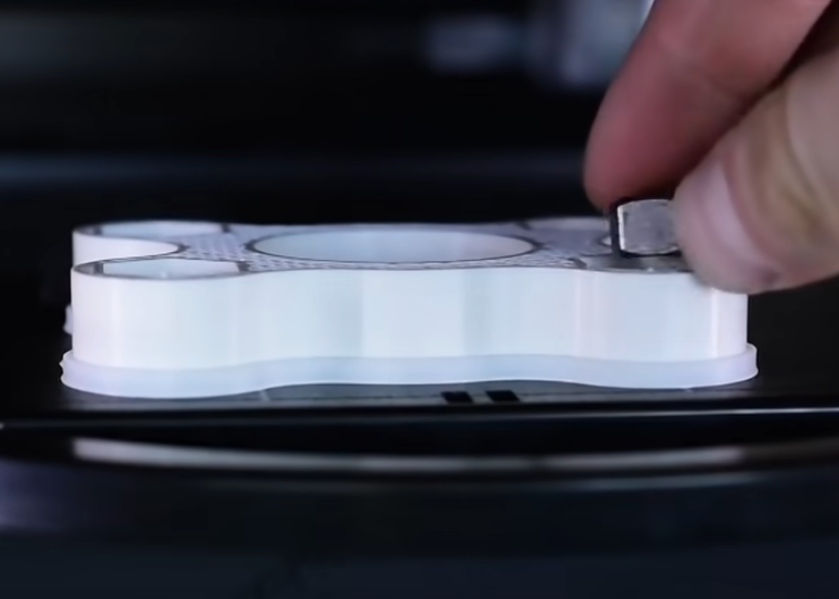 intégration de métal