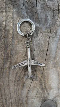 Porte-clés Chocolat Lanvin Dijon — Avion en métal — Années 60