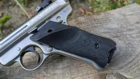 Plaquette de crosse Ruger Mark III — Repose-pouce / Thumb Rest Grip Panel